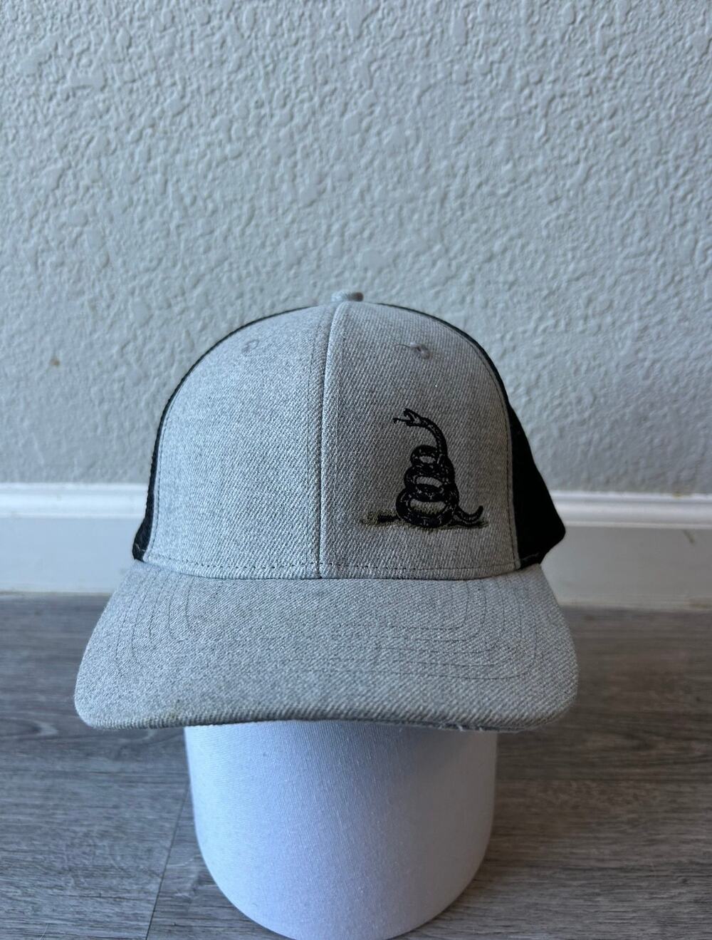 Printed Kicks Gadsden Don't Tread On Me Snake Trucker Hat Snapback Gray Black